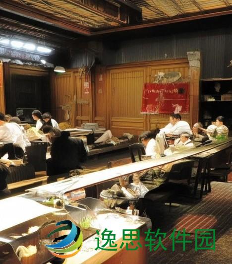 冰冷车道上的女神驾驭者，唯我独尊的高冷风范